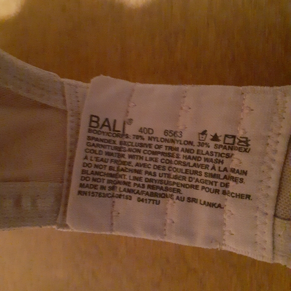 Bali Minimizer Bra - Picture 2 of 3